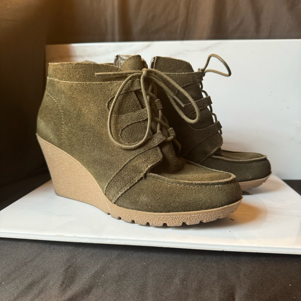 MIA Berdina Olive Suede loafer wedge booties size 9
